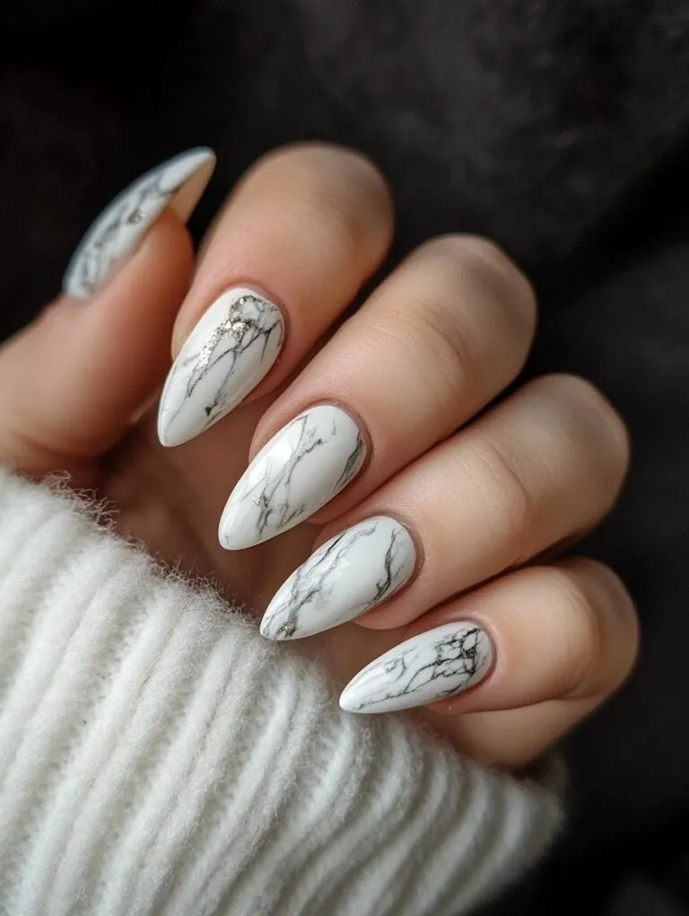 40 Simple Christmas Nail Designs for the Perfect Holiday Vibe